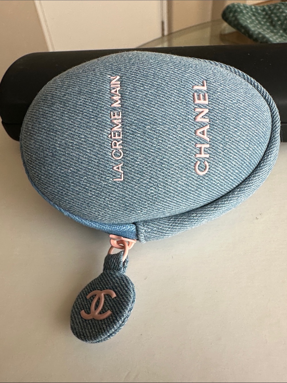 CHANEL La Crème Main Denim Pouch in Light Blue with Pink Accents - Picture 2 of 4